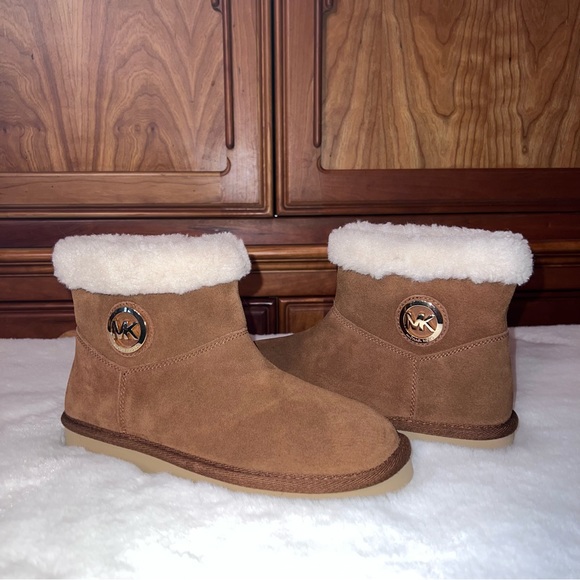 NWOB Michael Kors Brown Boots Size 7 M Signature MK Logo Leather Winter Fur Boot - Picture 2 of 11
